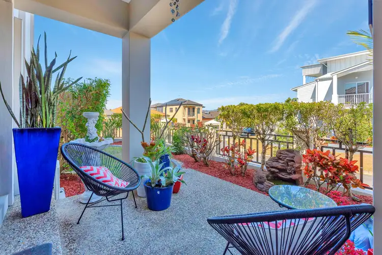 2/11 Carina Peak Drive