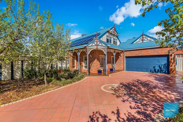 25 Ranmore Grove, Caroline Springs VIC 3023