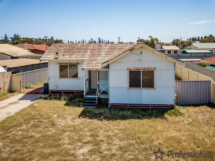 55 Whitfield Street, Beachlands WA 6530