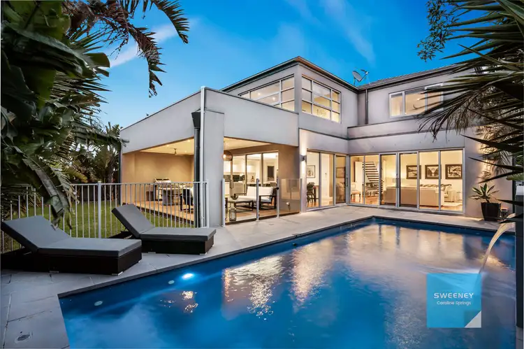 16 Darlinghurst Place, Taylors Hill VIC 3037