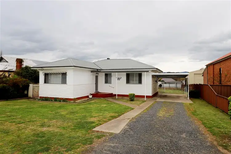 82 Russell Street, Tumut NSW 2720