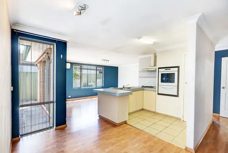 Seventh view of Homely house listing, 2 Larkspur Cross, Yangebup WA 6164