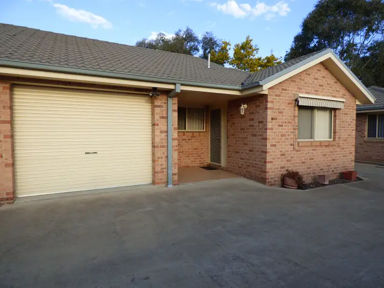 Unit 4/2a Cloete Street, Young NSW 2594