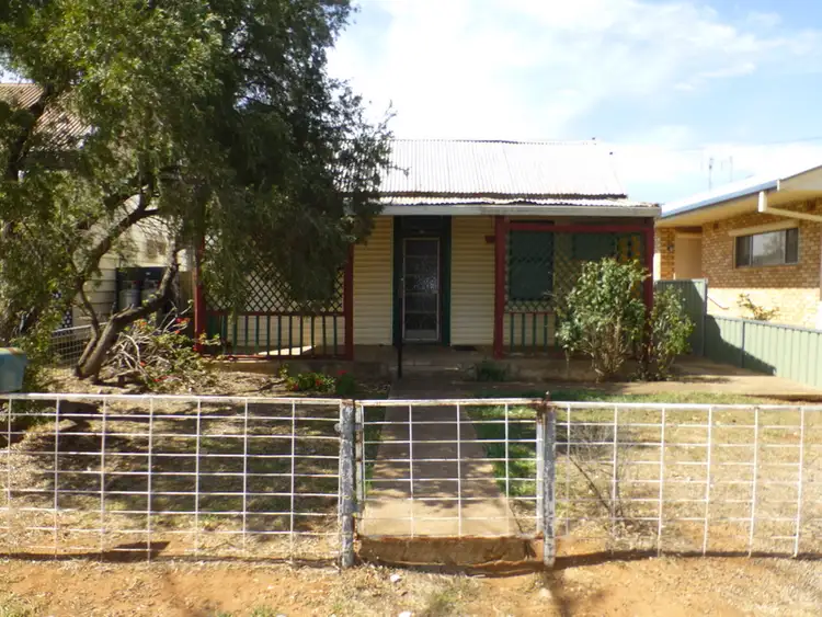 107 Currajong Street, Parkes NSW 2870
