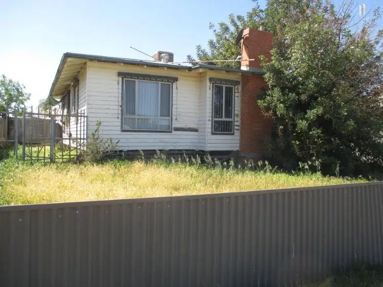 16 Railway Terrace, Ouyen VIC 3490