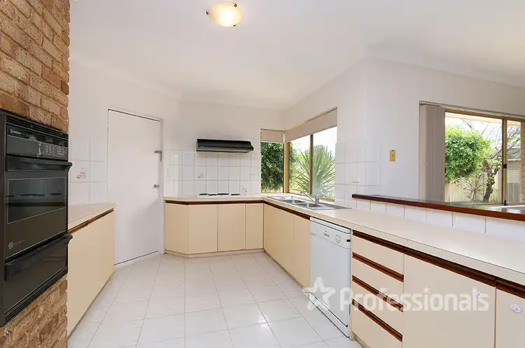 69 Forest Lakes Dr, Thornlie WA 6108