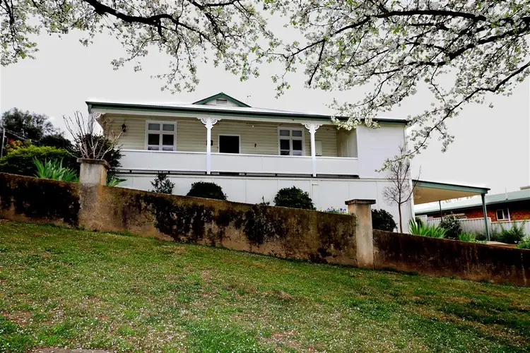 65 Carey Street, Tumut NSW 2720