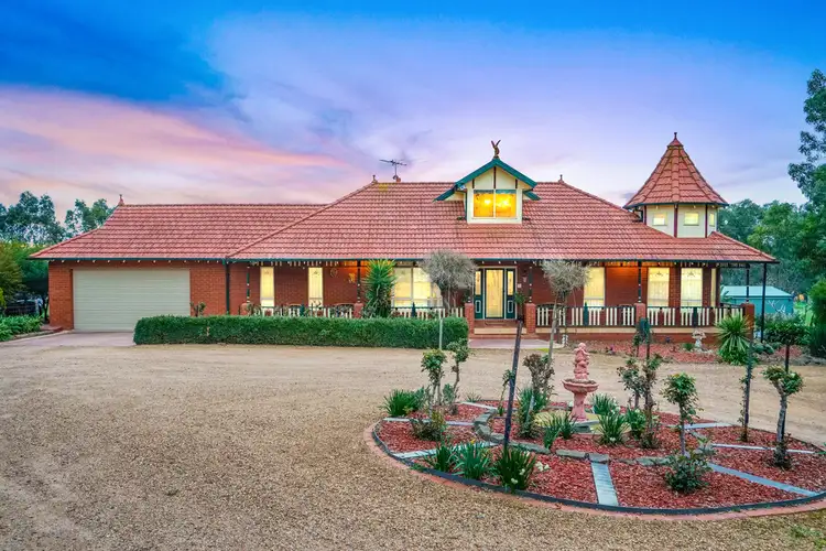 25 Summit Dr, Mickleham VIC 3064