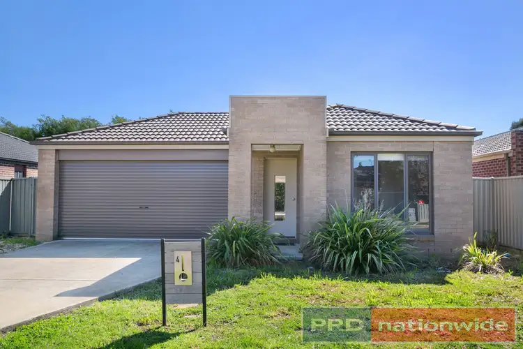 4 Macquarie Close, Delacombe VIC 3356