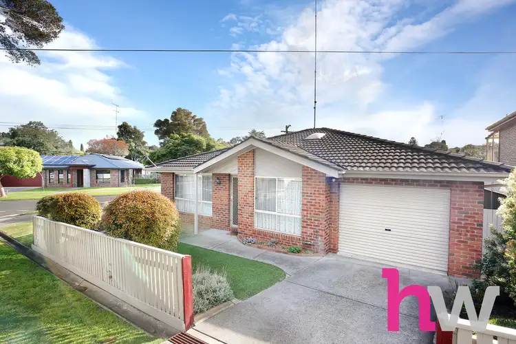 18 Roncliffe Road, Highton VIC 3216