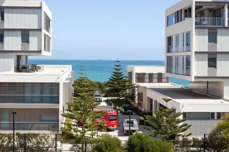 8/20 Enderby Close, North Coogee WA 6163