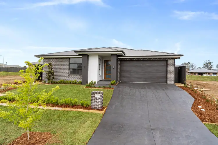 7 Roy Crescent, Thirlmere NSW 2572