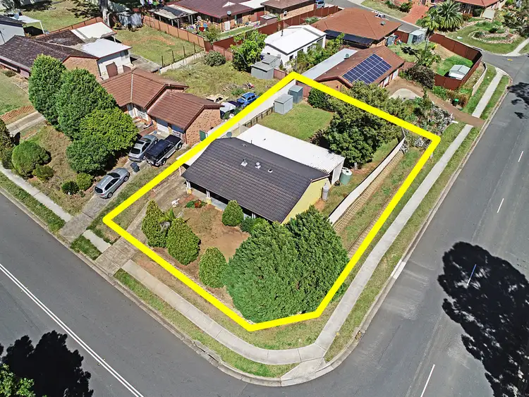 2 Demetrius Road, Rosemeadow NSW 2560