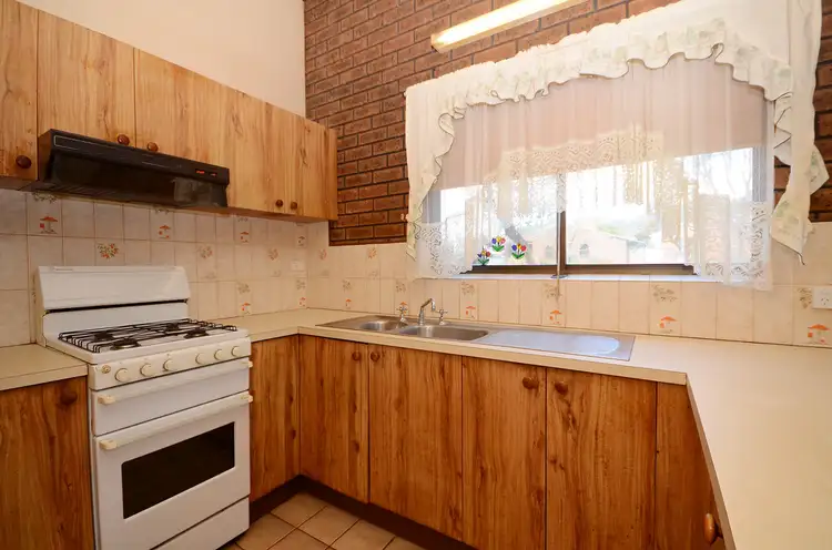 Main view of Homely unit listing, 1/10 McEwen Crescent, Wodonga VIC 3690