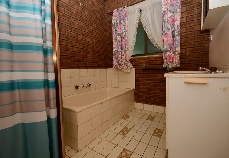 Fifth view of Homely unit listing, 1/10 McEwen Crescent, Wodonga VIC 3690