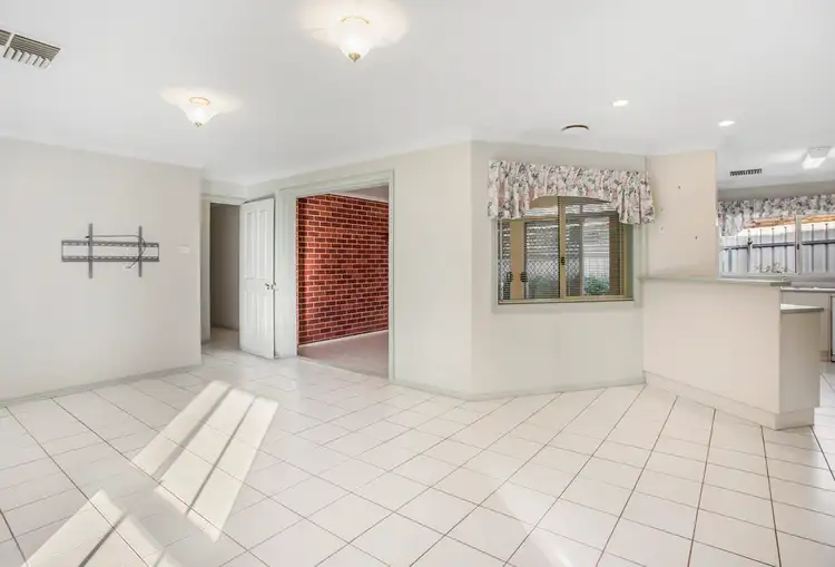 Seventh view of Homely house listing, 2 Kerferd Court, Wodonga VIC 3690