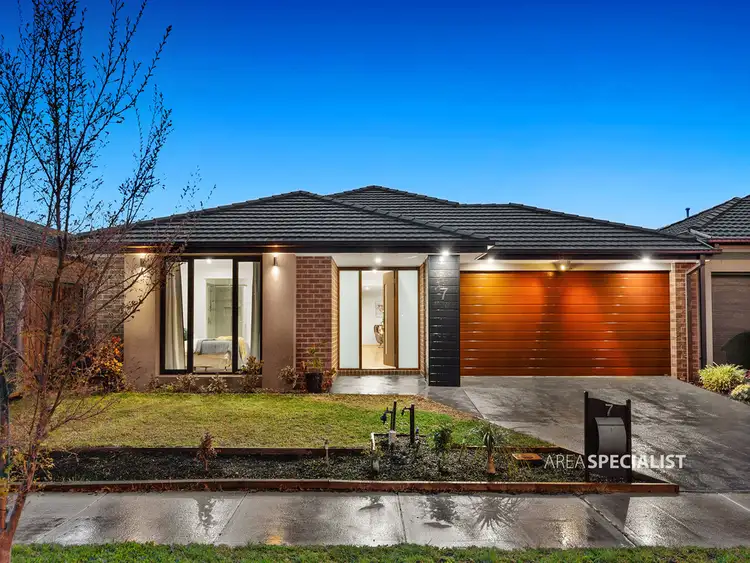 7 Quist Parade, Cranbourne West VIC 3977