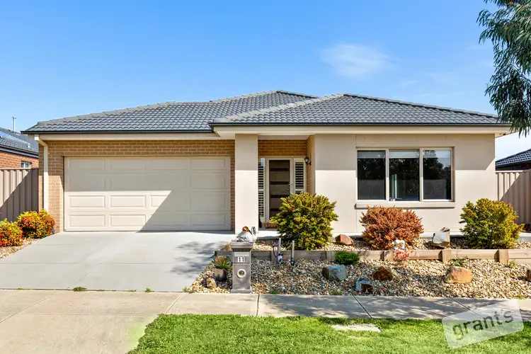 11 Kenneth Road, Pakenham VIC 3810