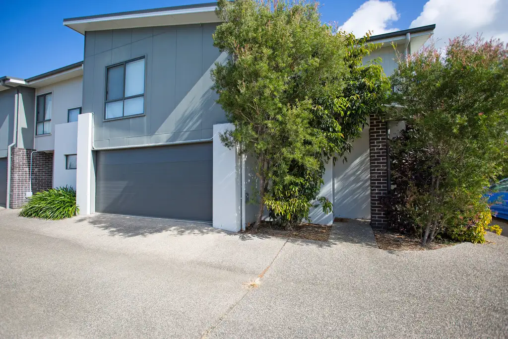 Main view of Homely house listing, 2/20 Makybe Diva Drive, Ooralea QLD 4740