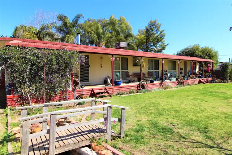 6 Campbell Street, Darlington Point NSW 2706