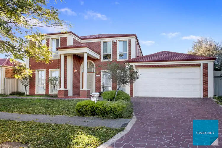 17 Cobblestone Green, Caroline Springs VIC 3023