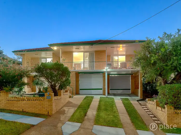 18 Valentia Street, Mansfield QLD 4122