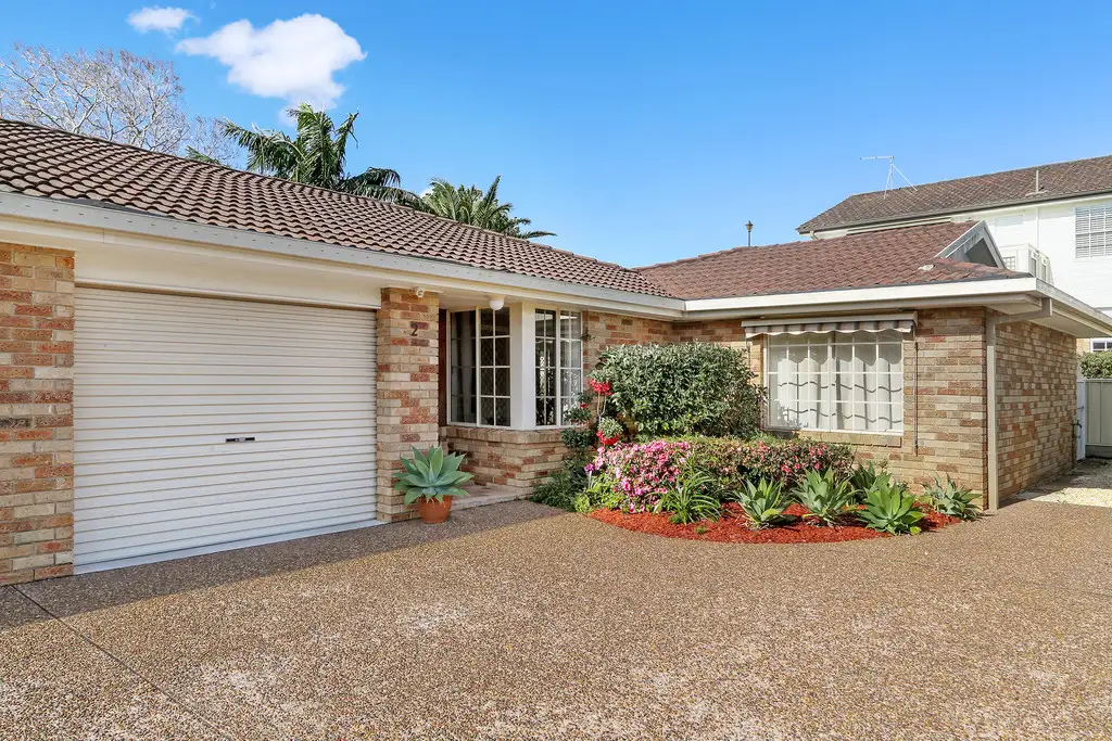 Main view of Homely semi-detached listing, 2/33 Asca Drive, Green Point NSW 2251