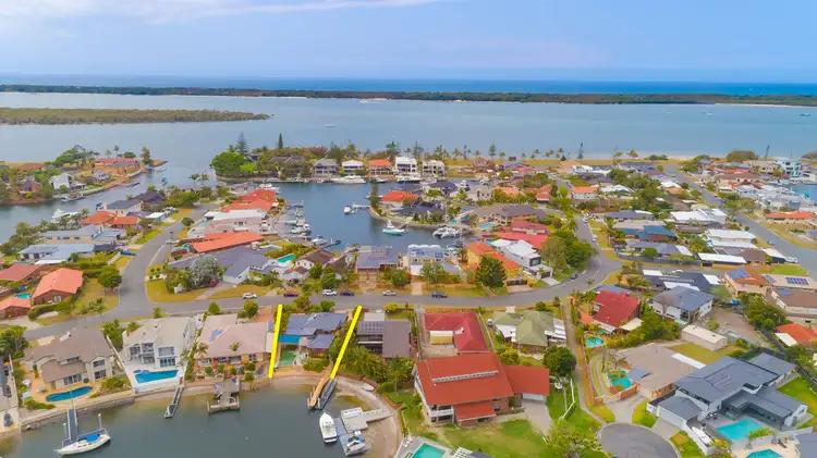 16 Daru Ave, Runaway Bay QLD 4216