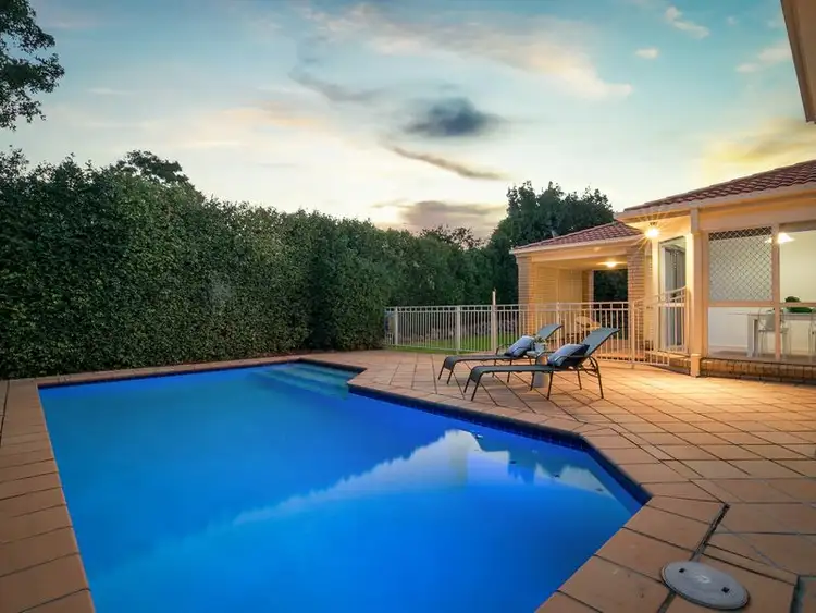 12 Kensington Circuit, Brookfield QLD 4069