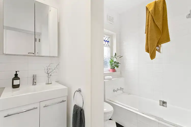 Fifth view of Homely apartment listing, 2/6 Bates Avenue, Paddington NSW 2021