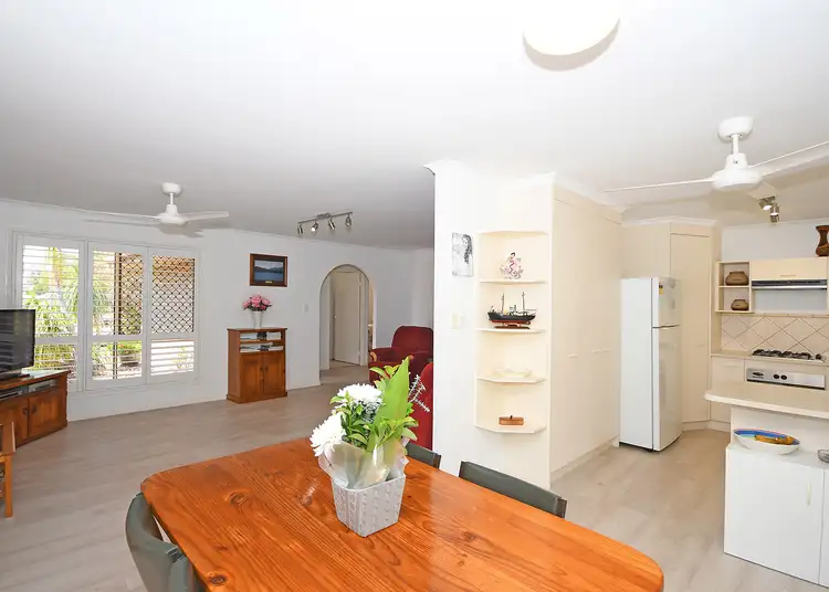 Sixth view of Homely house listing, 8 HARSELAAR DRIVE, Point Vernon QLD 4655