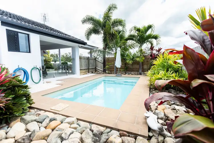 8 Tanika Road, Cannonvale QLD 4802