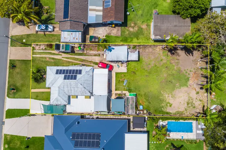 9 Brennan Rd, Scarborough QLD 4020