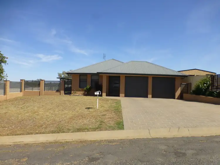 9 Vaucluse Place, Parkes NSW 2870