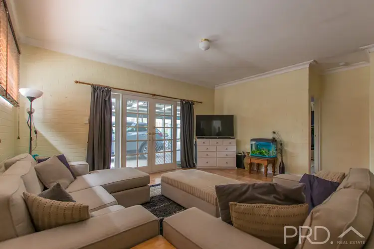 8 Carey Street, Tumut NSW 2720