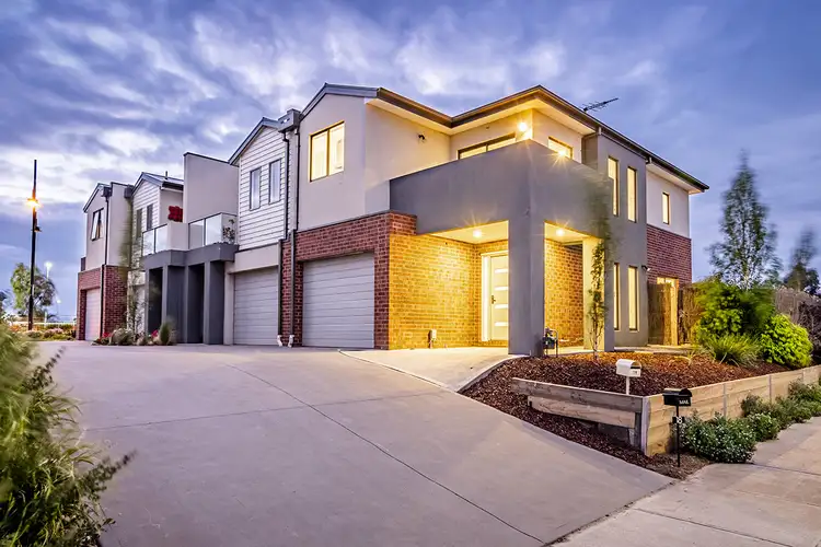 19/10 Mickleham Drive, Cranbourne North VIC 3977