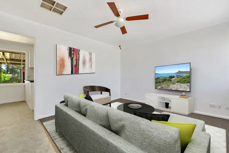 15 Beckington Street, Elizabeth Downs SA 5113