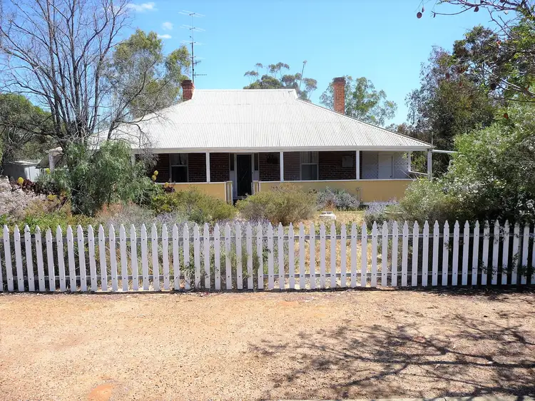 42 SMITH STREET, Beverley WA 6304