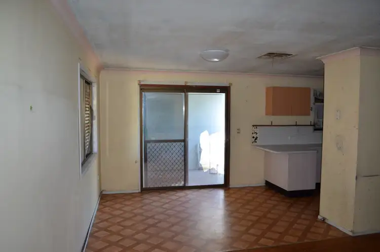 Seventh view of Homely house listing, 8 Luck Place, Emerald QLD 4720