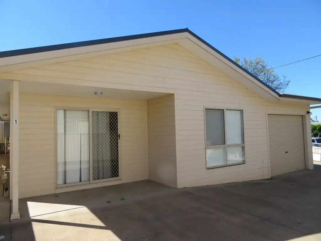 Main view of Homely unit listing, 1/127 Hanley Street, Gundagai NSW 2722