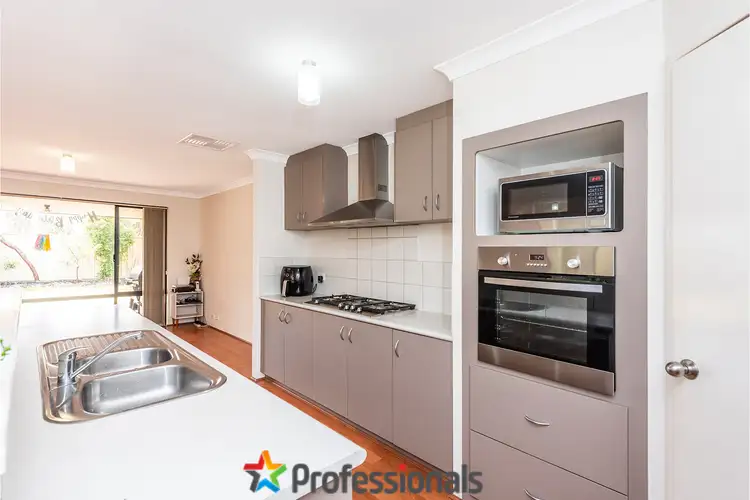 10 Teague Way, Lakelands WA 6180