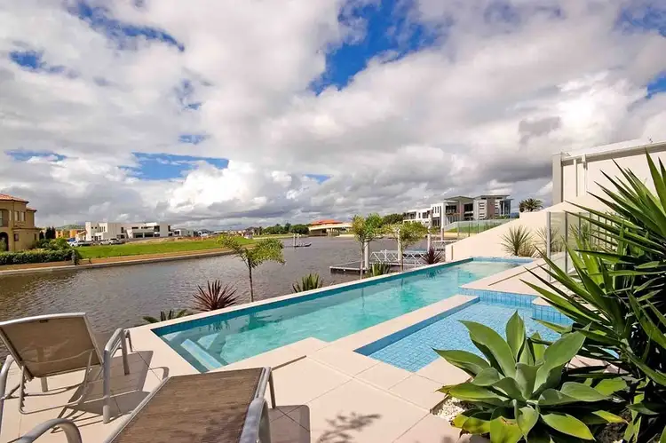3 Royal Albert Crescent, Sovereign Islands QLD 4216