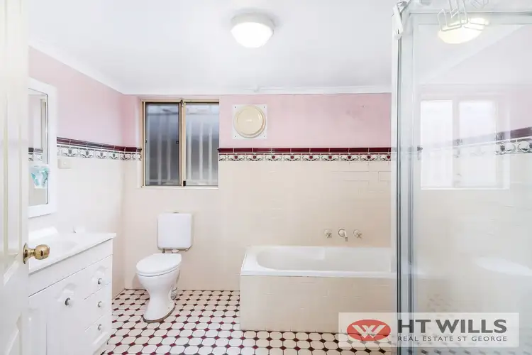 Fifth view of Homely unit listing, 2/90 Queens Road, Hurstville NSW 2220