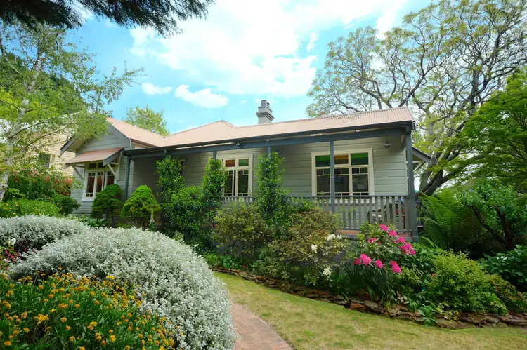 4 Westbourne Avenue, Wentworth Falls NSW 2782