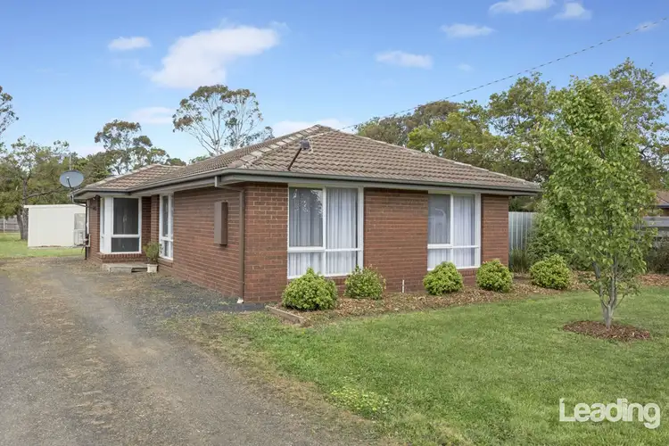 4B White Avenue, Romsey VIC 3434
