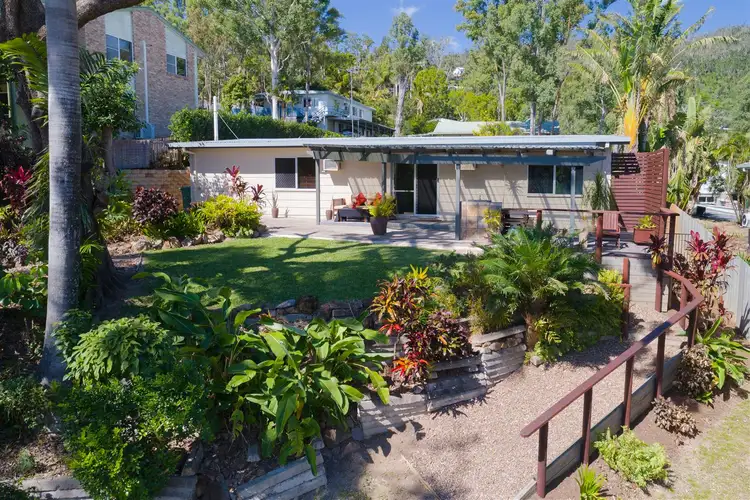 32 Manooka Drive, Cannonvale QLD 4802