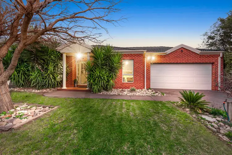7 Girraween Place, Caroline Springs VIC 3023