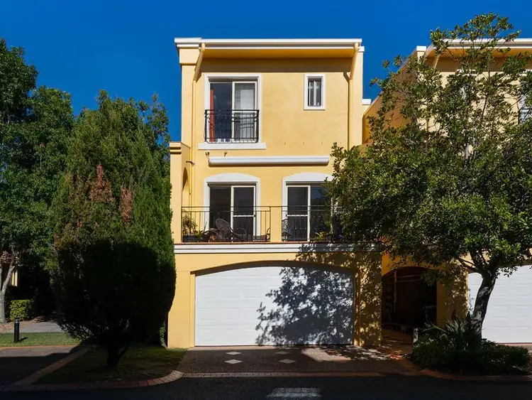 Unit 9/14 Pendraat Pde, Hope Island QLD 4212