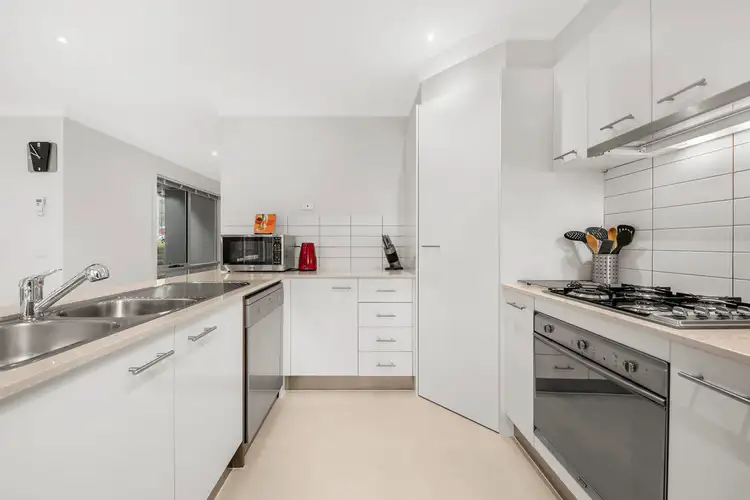 Fifth view of Homely townhouse listing, 160 Ernest Jones Drive, Macleod VIC 3085
