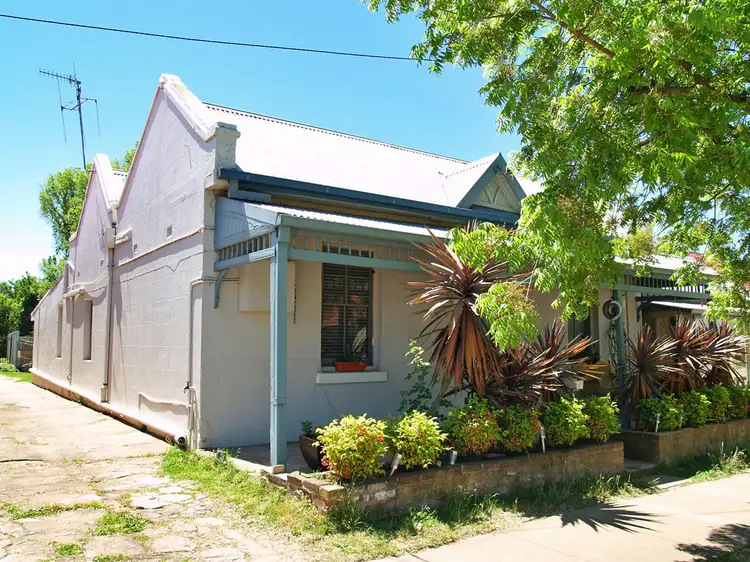 121 Stewart Street, Bathurst NSW 2795